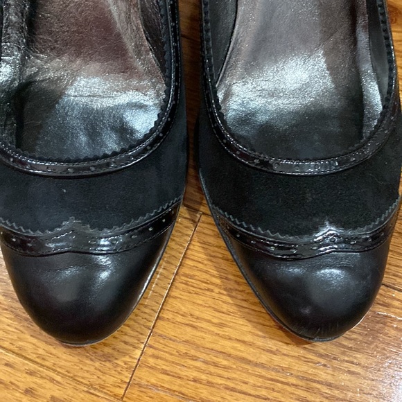 Adrienne Vittadini black leather/patent heels. Size 7.5 - Picture 4 of 13